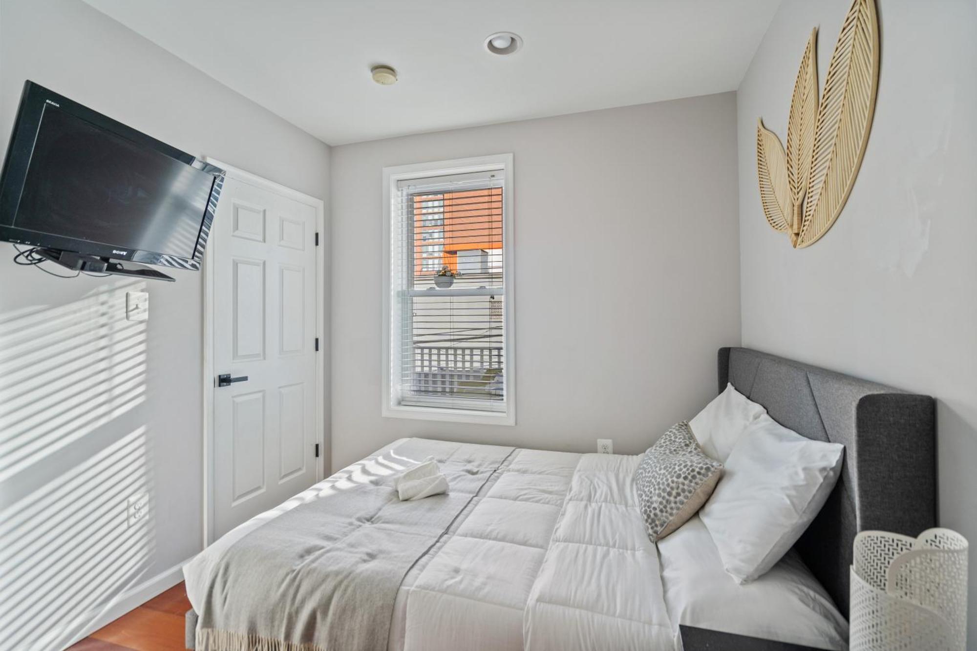 Perfect Location! Stylish Steps Away From Nationals Stadium And Navy Yard In Dc's Southwest Gem Apartment *