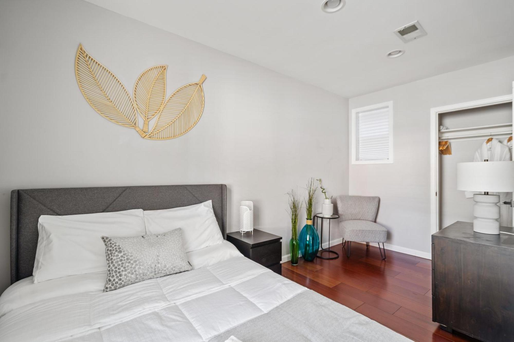 Apartment Perfect Location! Stylish Steps Away From Nationals Stadium And Navy Yard In Dc's Southwest Gem *